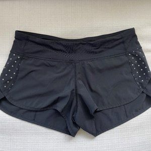 lululemon athletica - Size 6 - Speed Up Low-Rise Lined Short 2.5"